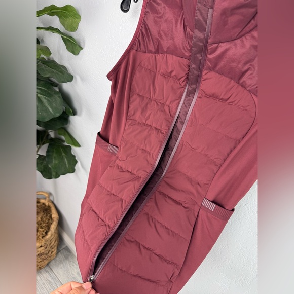 Lululemon Women's Down for It All 700-Down-Fill Vest in color Garnet size 6 - Picture 10 of 15